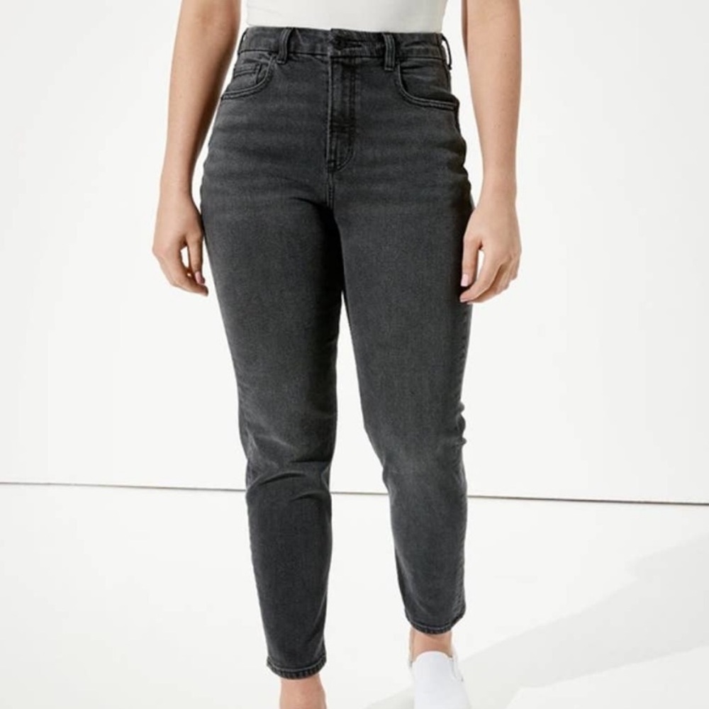 NWT AMERICAN EAGLE Curvy High Rise Mom Jean in Size 16 Regular casual loose